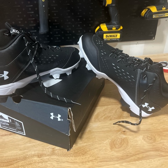 Under Armor Men’s (size) 8 Baseball Cleats - Picture 2 of 2
